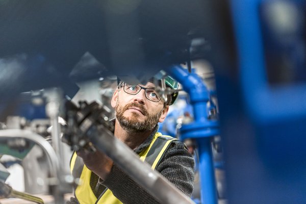 Powering energy recovery through performance-linked CHP contracts