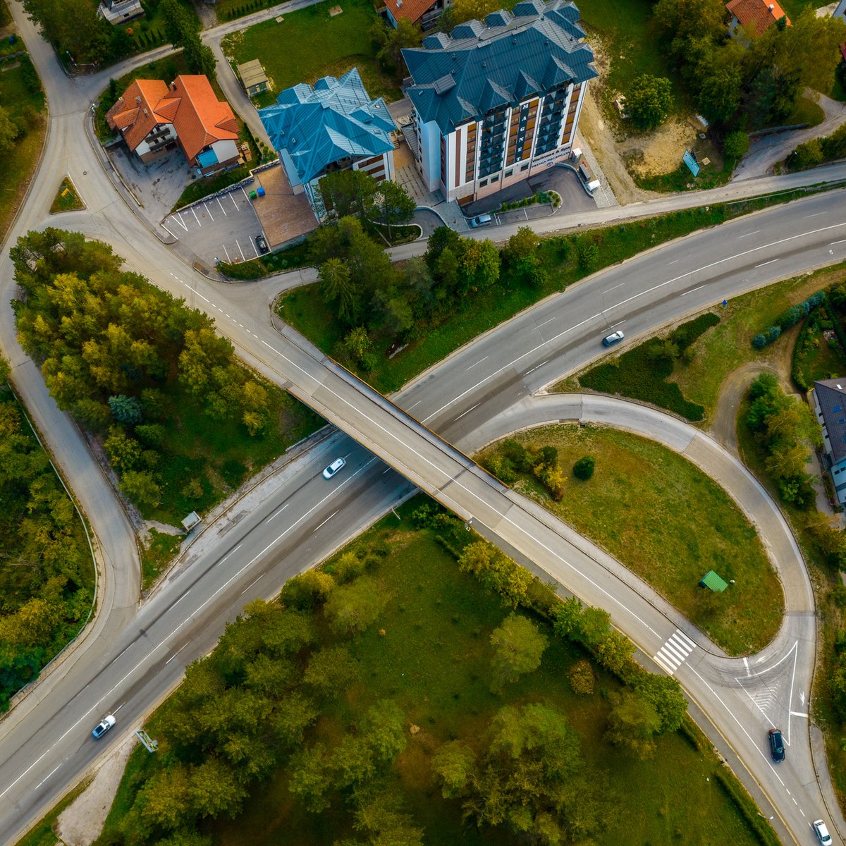 Building commercial capability for infrastructure delivery in local ...