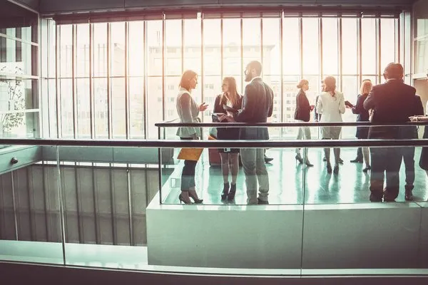 Nur auf Einladung: „Transformation gestalten – Neue Wege für Business, Supply Chain und Einkauf“ mit FORVIA HELLA